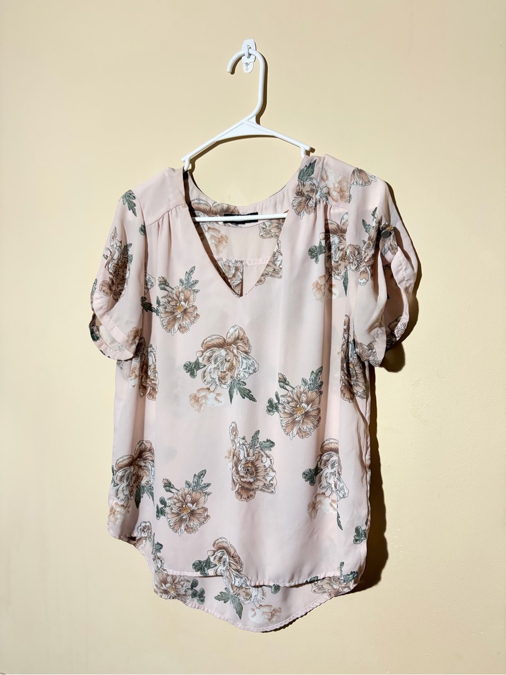 Charmed by Eve Size Small Floral V-Neck Puff Sleeve Blouse